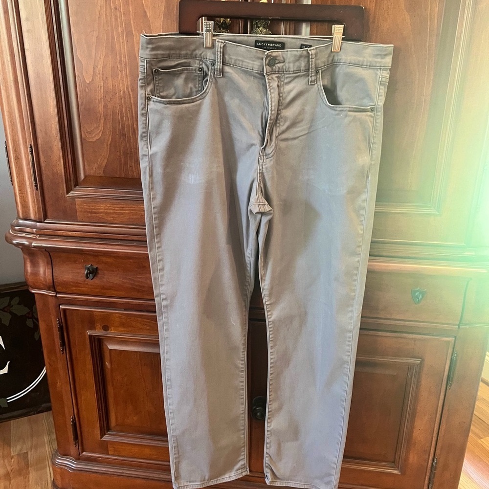 Lucky Brand Men's Gray Jeans - Size 38/32 Straight (GUC)